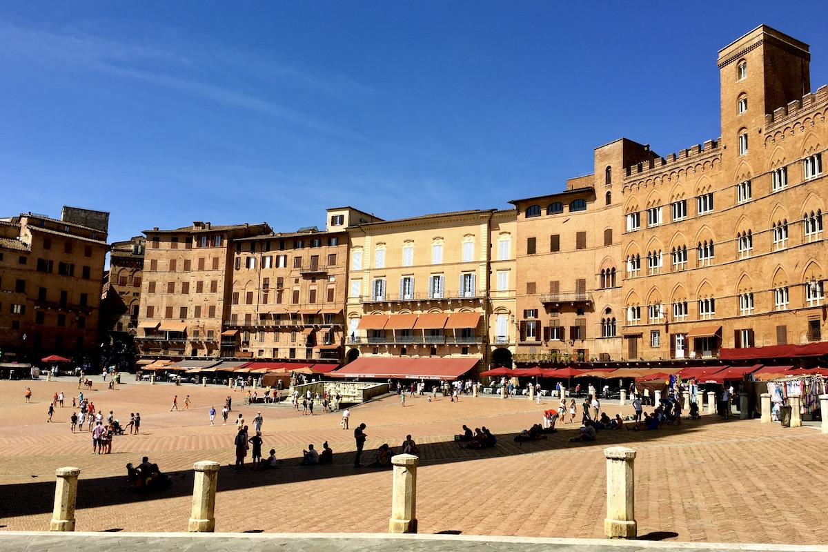 Siena verdient een bezoek tijdens jouw rondreis door Toscane en mag je niet missen op jouw route Toscane