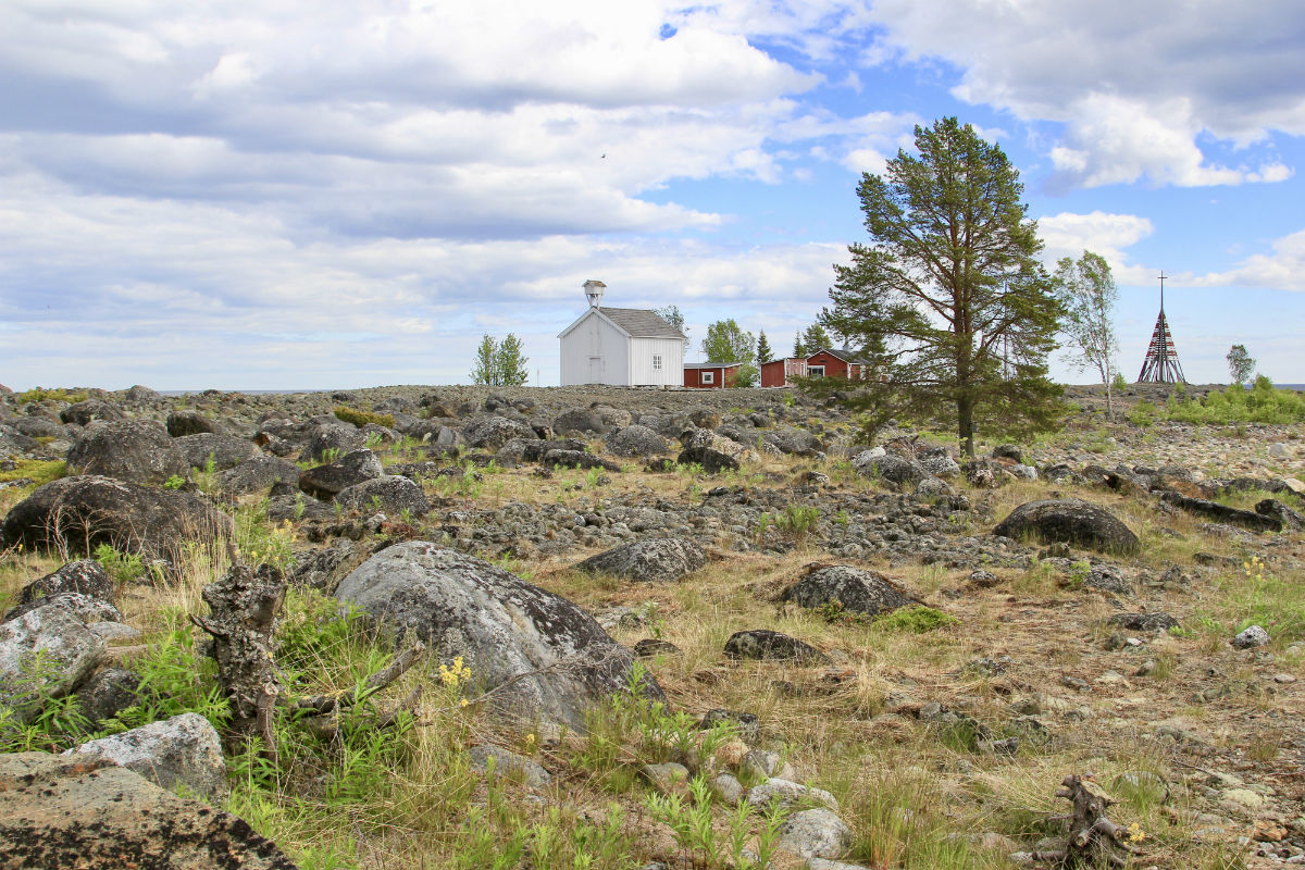Het witte kapelletje in Zweeds Lapland in de zomer