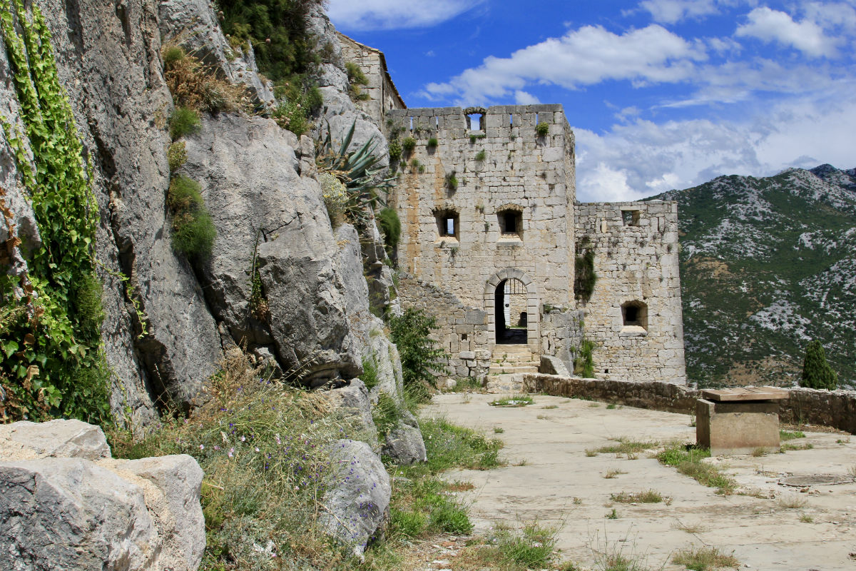 Het fort Klis in prachtig bewaard gebleven in Dalmatie