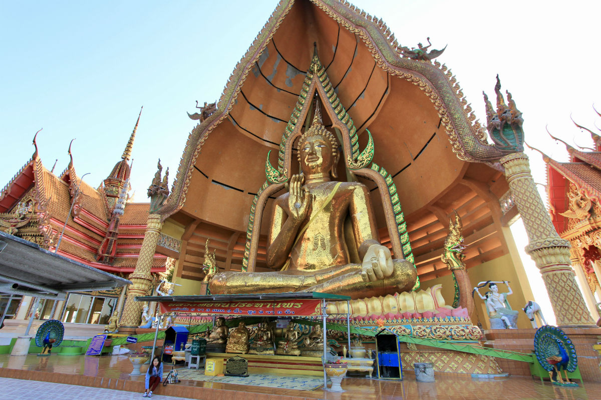 Doen in Kanchanaburi: bezoek de tempels ten zuiden van Kanchanaburi