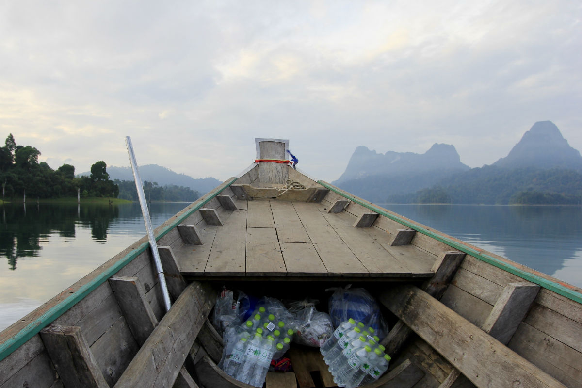 Met de longtailboot door Khao Sok National Park is een echte must tijdens je Thailand Route