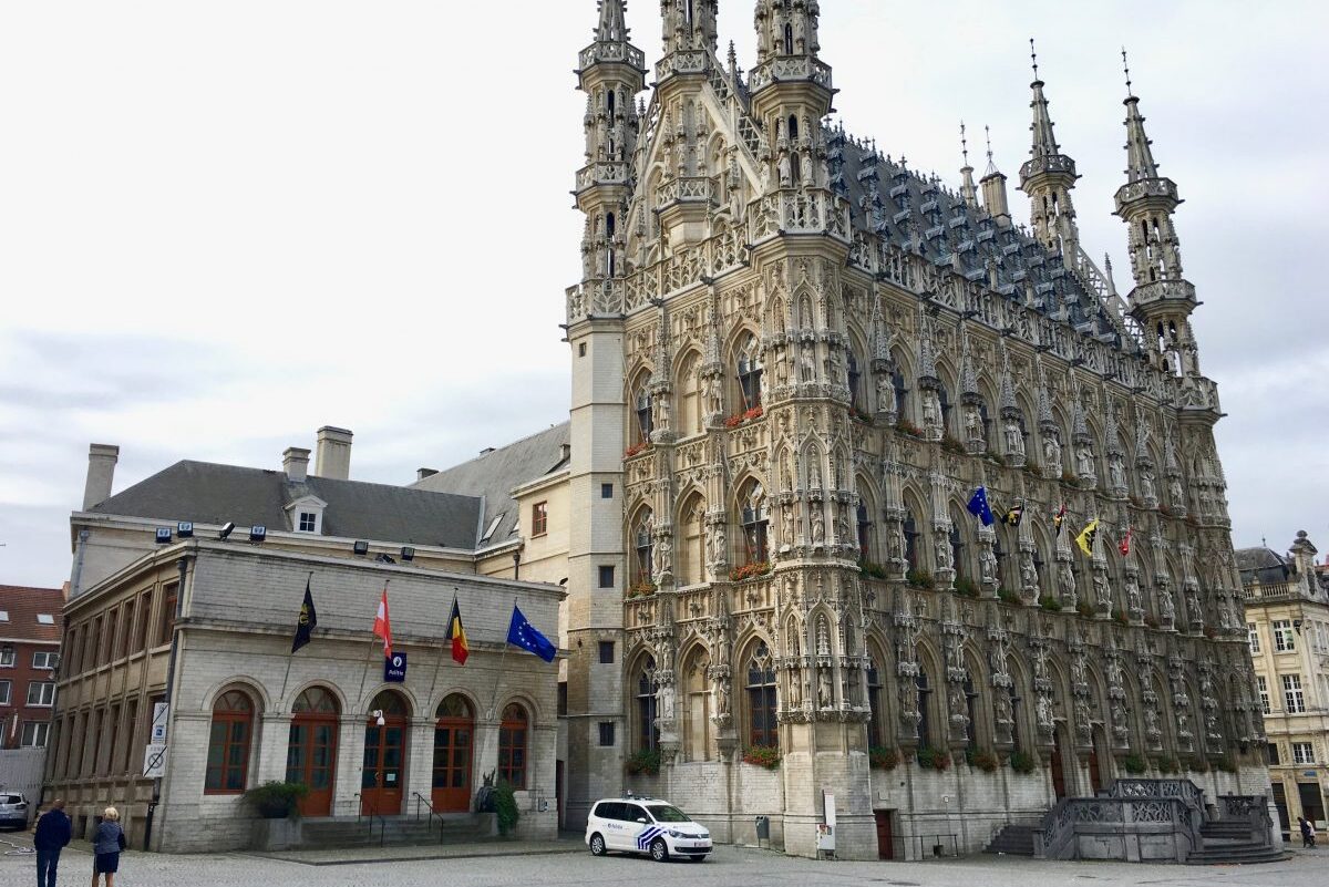 Bezoek zeker het stadhuis tijdens je weekendje Leuven
