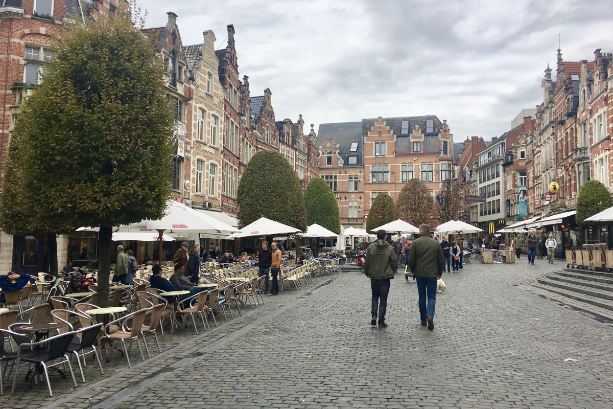 Bezoek zeker de oude markt tijdens je weekendje Leuven