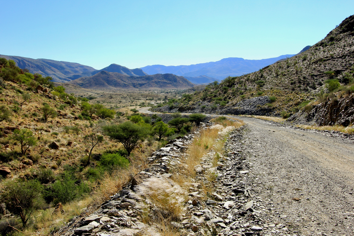 De weg van Windhoek naar de Sossusvlei hoort in je route Namibie