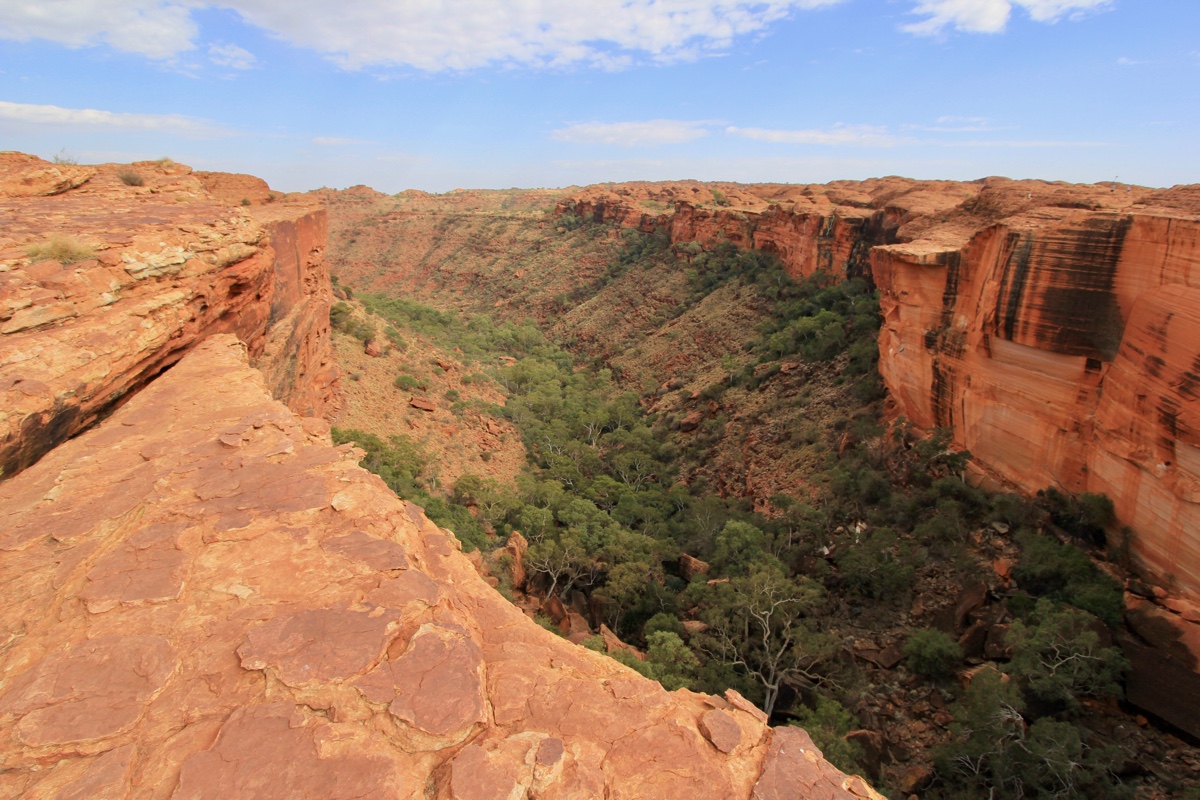 Ga wandelen in Australië en maak de geweldige wandelroute naar Kings Canyon