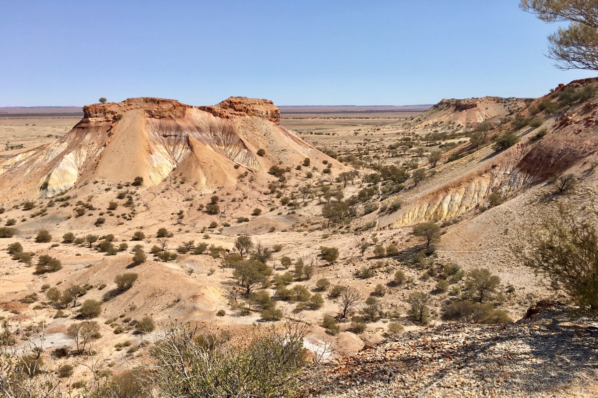 De kleuren van de Painted Desert aan de Oodnadatta Track zijn magisch