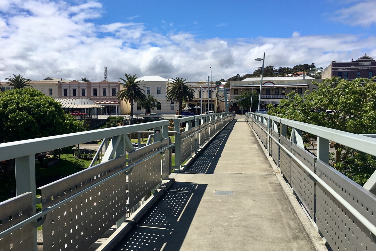 De ideale route van Perth naar Esperance: bezoek The Gap en The Natural Bridge