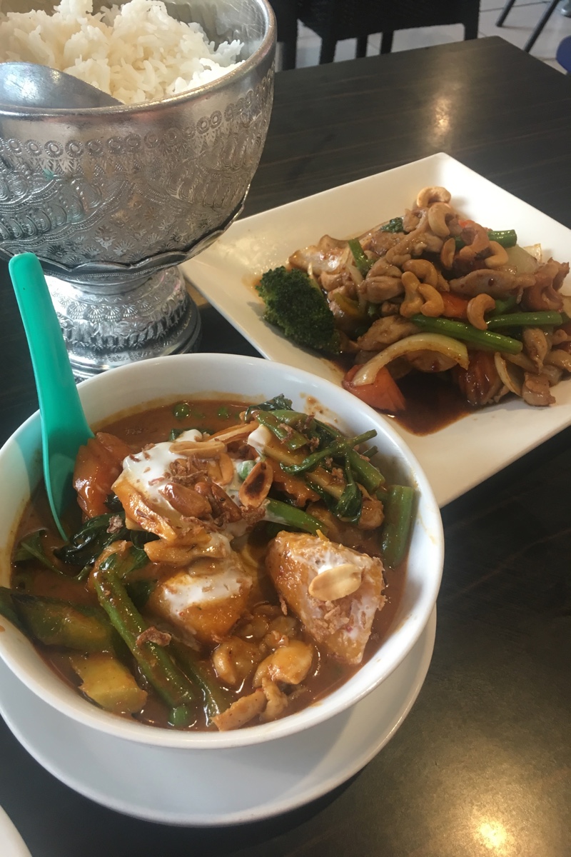 Iets wat je zeker wilt doen in Darwin is Thai eten in Mitchell Street