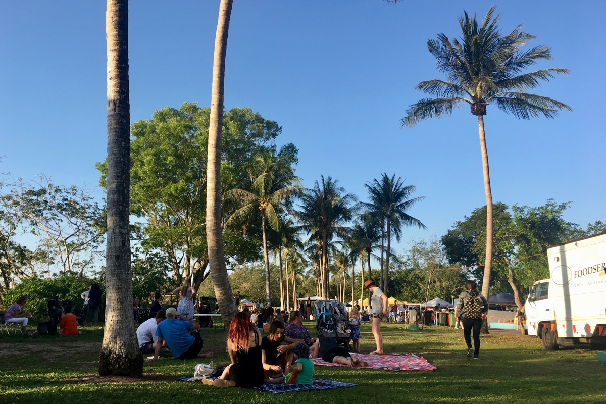 Iets wat je zeker wilt doen in Darwin is een bezoek brengen aan de Mindil Beach Sunset Markets