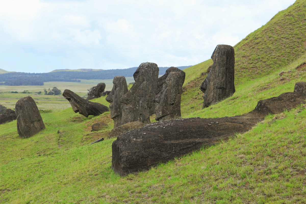 De Nursery, Ranu Raraku dat is waar de moai verder vervaardigd. Absoluut een bezoekje brengen op Paaseiland