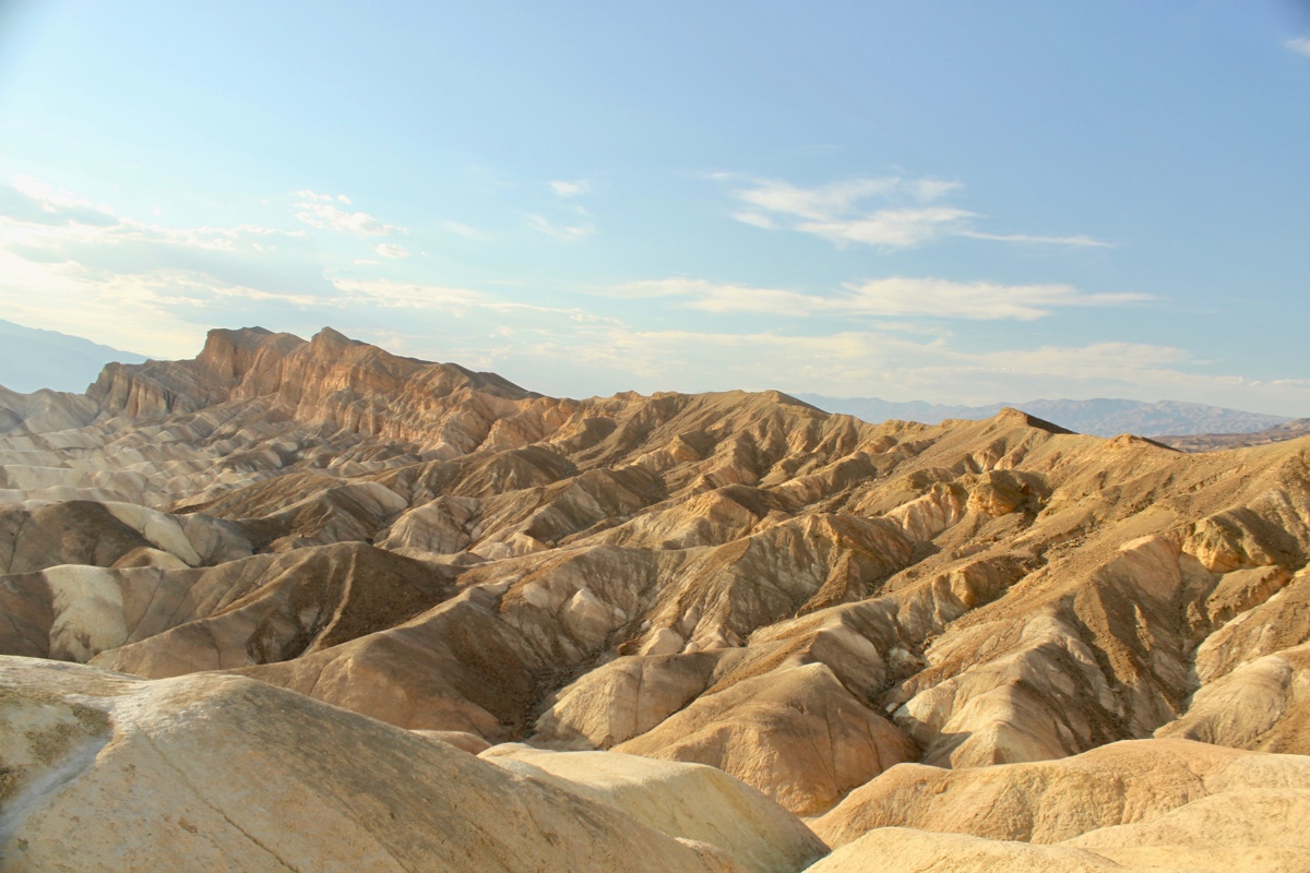Het Zabriskie Point is een van de mooiste bezienswaardigheden in Death Valley