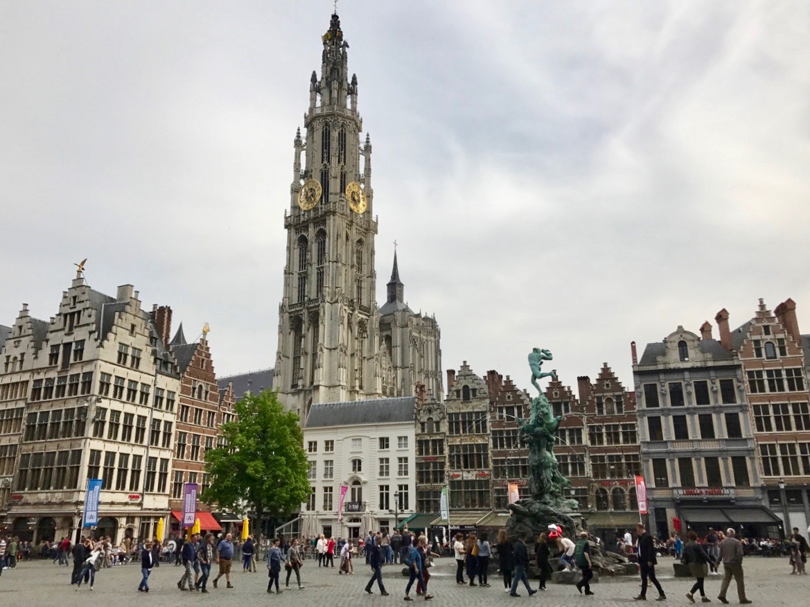 Vanuit-Kalmthout-ben-je-in-zo-in-Antwerpen