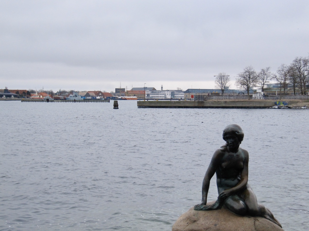 De Kleine Zeemeermin in Kopenhagen behoort zeker tot een van de meest teleurstellende plekken die ik ooit bezocht heb