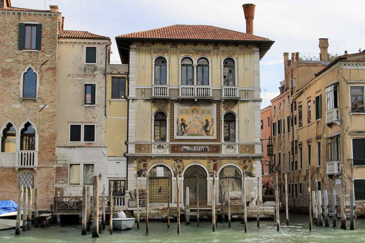 Maak een boottocht met een vaporetto door Canal Granda en beleef Venetië als een Venetiaan