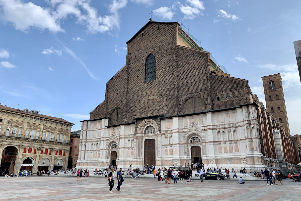 Doen in Bologna: de beste tip voor jouw citytrip is breng een bezoek aan Piazza Maggiore