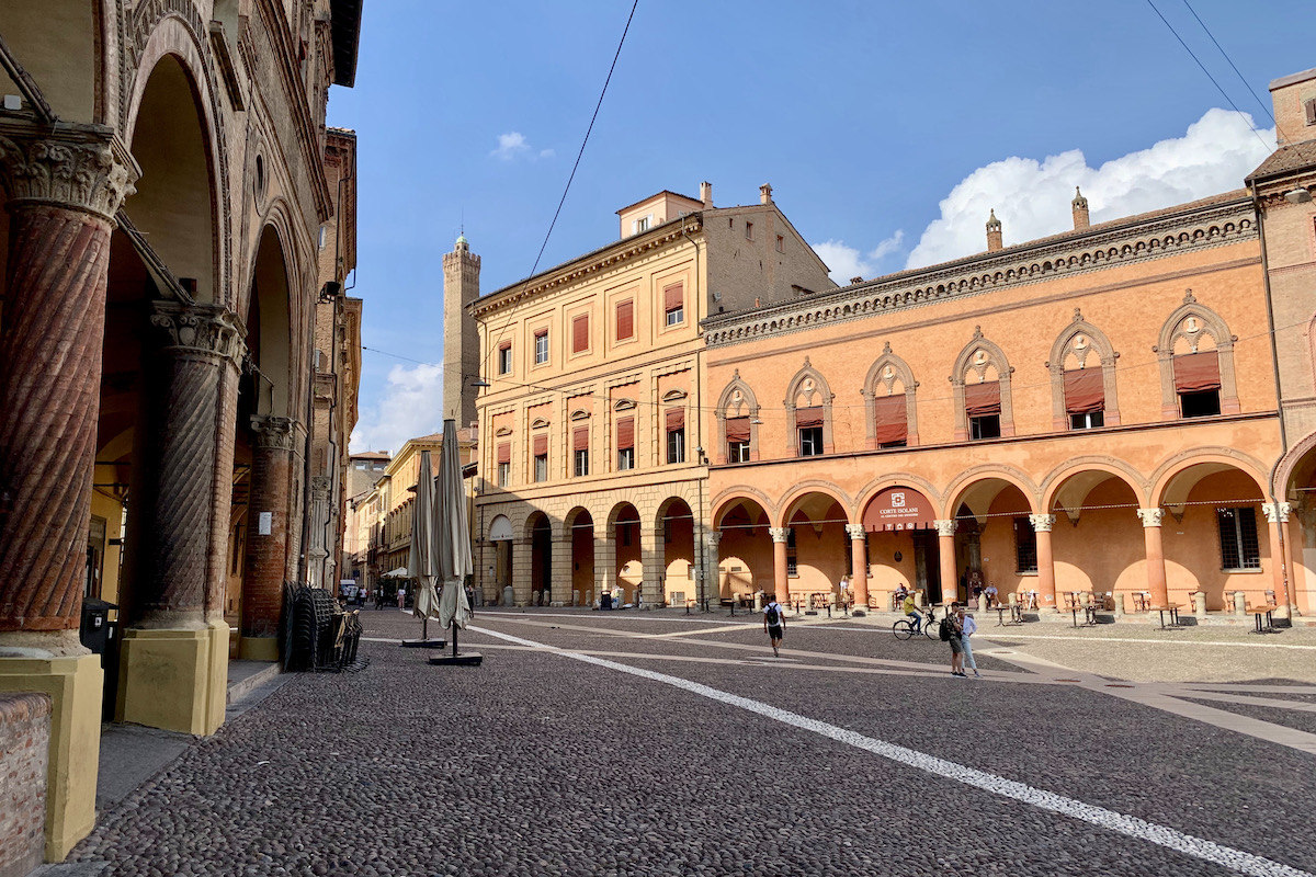 Bezoek Piazza Santo Stefano in Bologna en ontdek de 7 kerken in 1