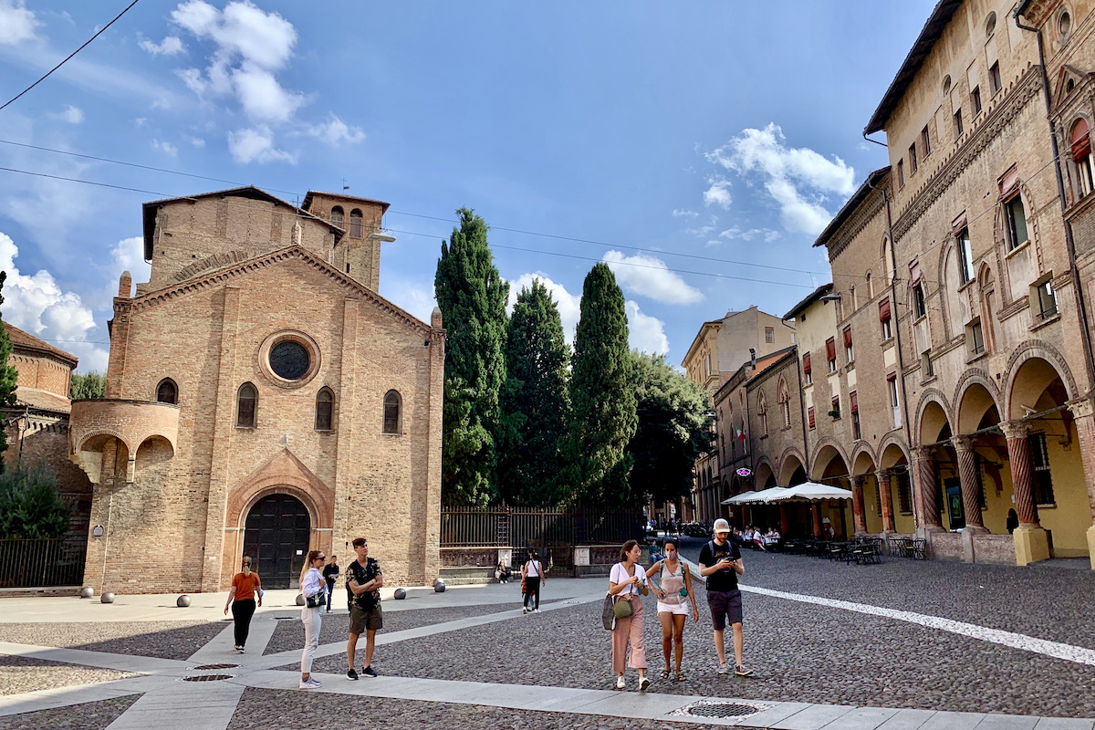 Bezoek Piazza Santo Stefano in Bologna en ontdek de 7 kerken in 1