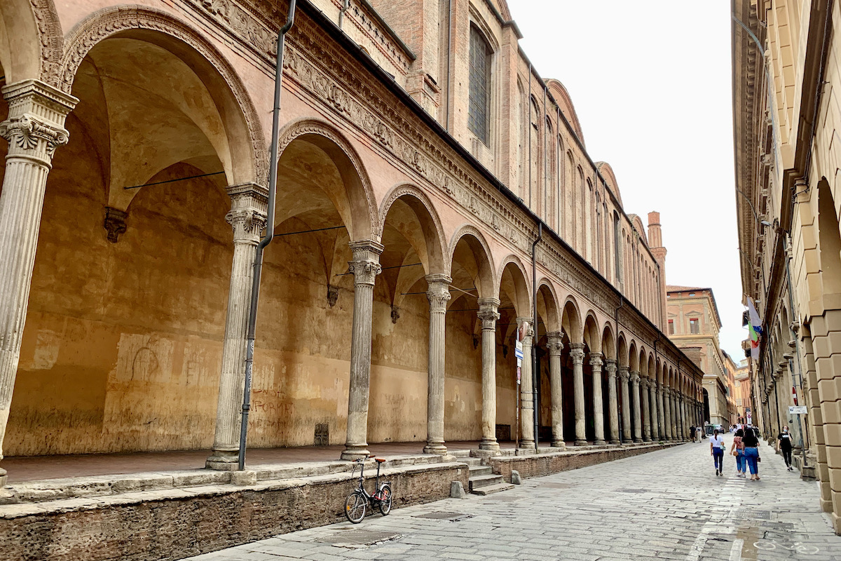Ontdek Bologna tijdens jouw stedentrip en ontdek de mooie bogen, ook wel portico’s genoemd, in de stad