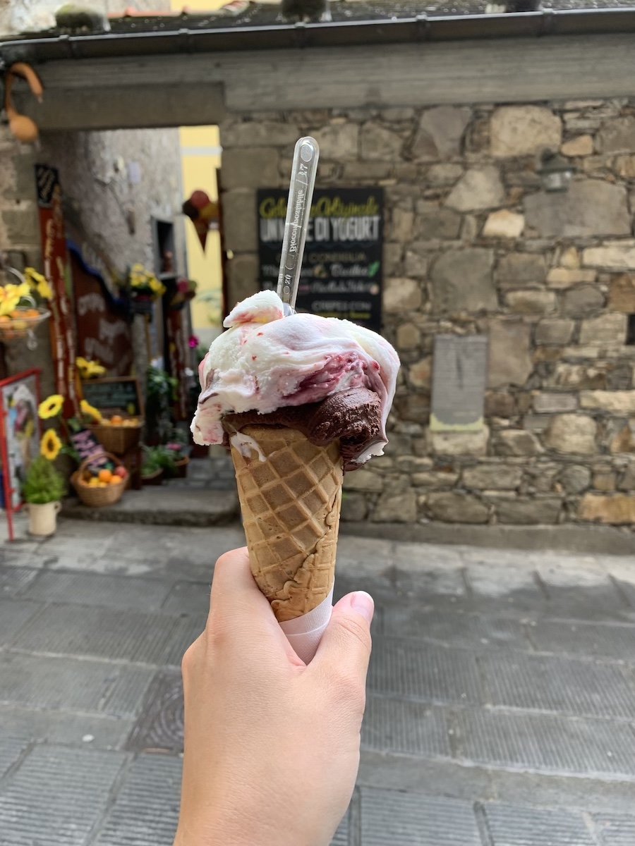 12 redenen waarom je absoluut nóóit naar Italië moet: ijsjes overal om je heen