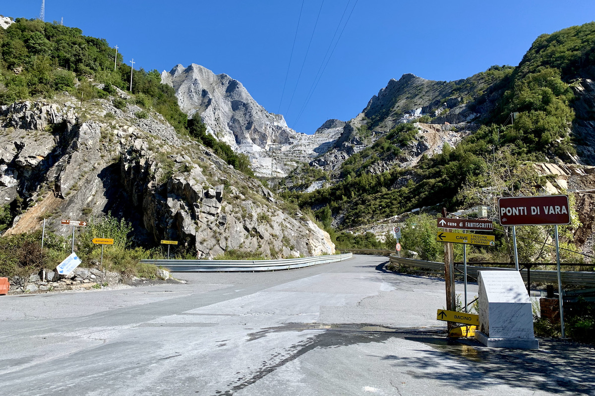 Carrara bezoeken in Toscane is een activiteit die je niet mag overslaan
