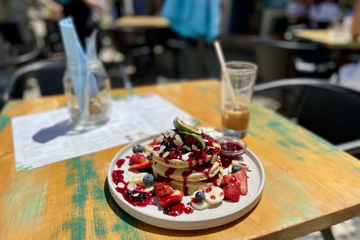 Leuke tips voor wat te doen in Lagos in de Algarve? Hippe ontbijttentjes genoeg.