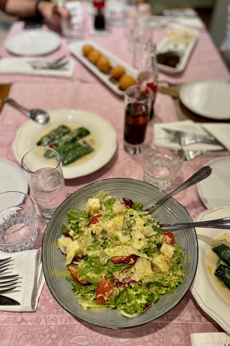 Dineren kan heerlijk bij Rouista Tzoumerka Resort
